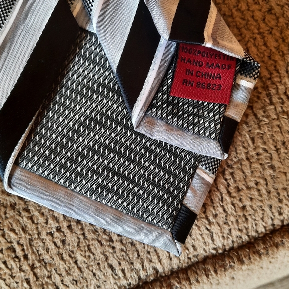 🆕️Men's Bergamo New York Hand Made Neck Tie - Picture 4 of 4